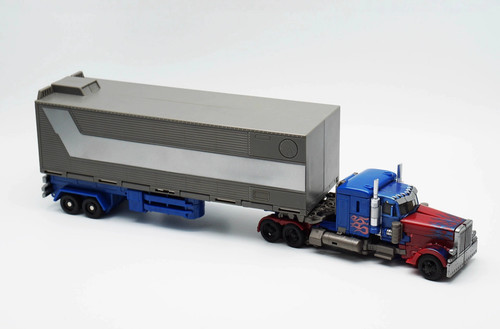 Transforming optimus prime - transforming,